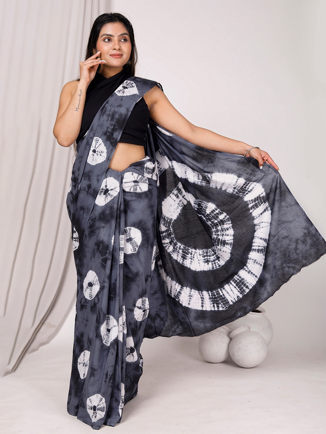 

JAIPURI BLOCK PRINT Bandhani Pure Cotton Bagru Saree, Grey