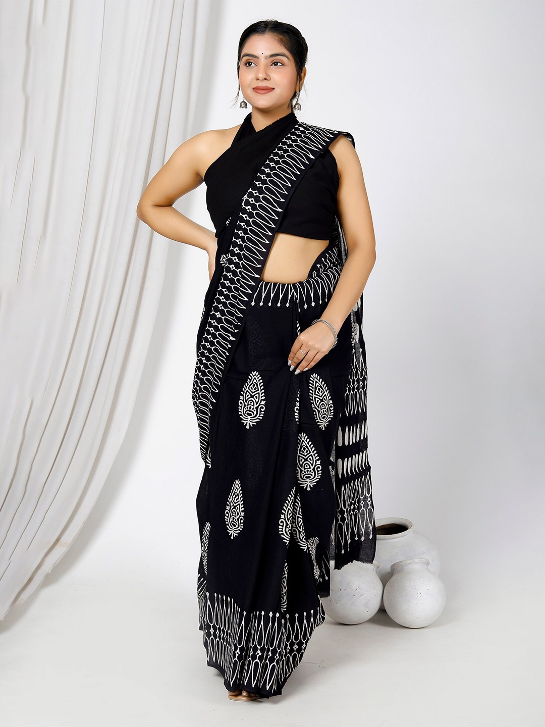 

JAIPURI BLOCK PRINT Ethnic Motifs Pure Cotton Block Print Saree, Black