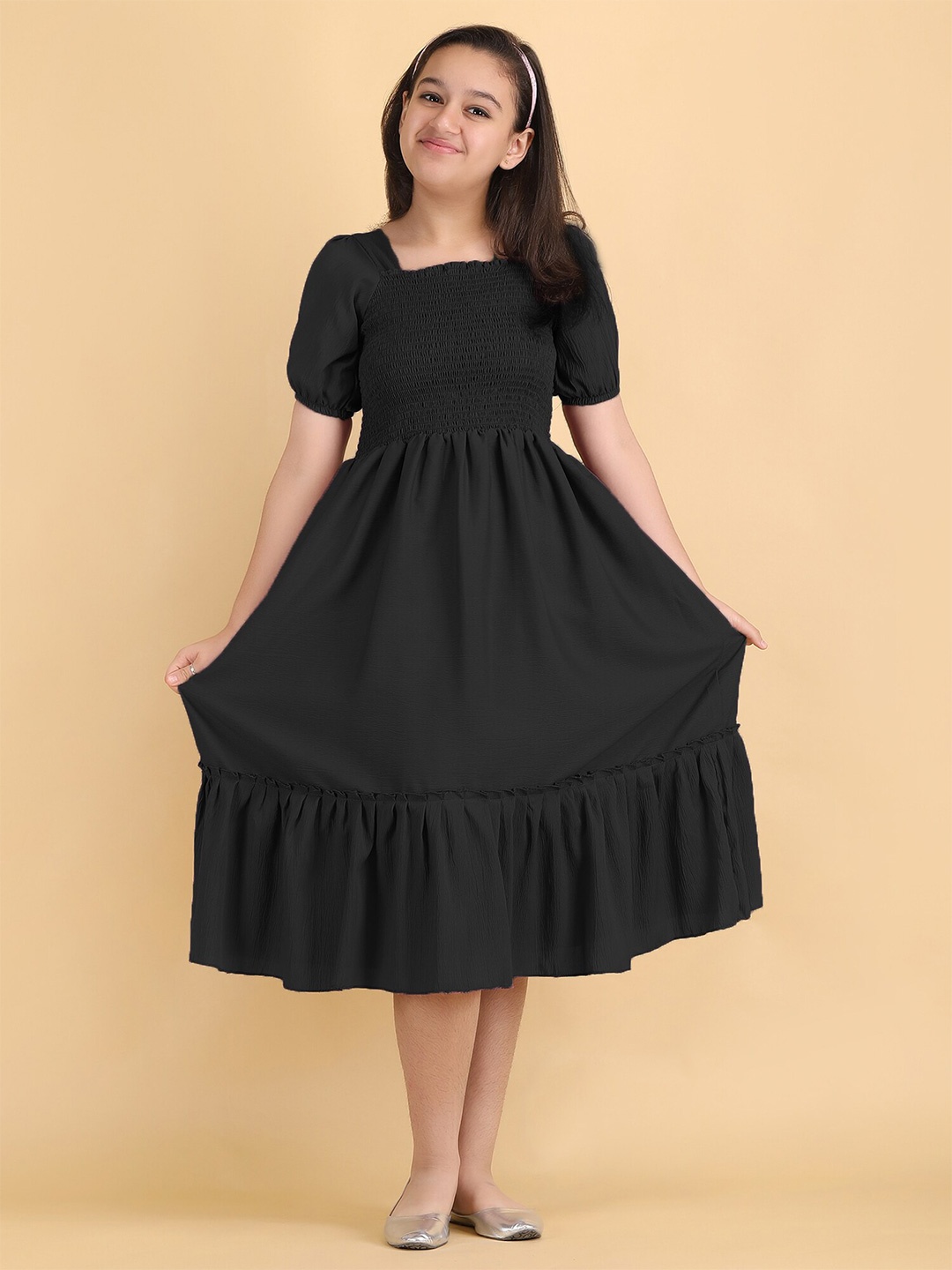 

DEKLOOK Girls Puff Sleeve Smocked Crepe Fit & Flare Midi Dress, Black