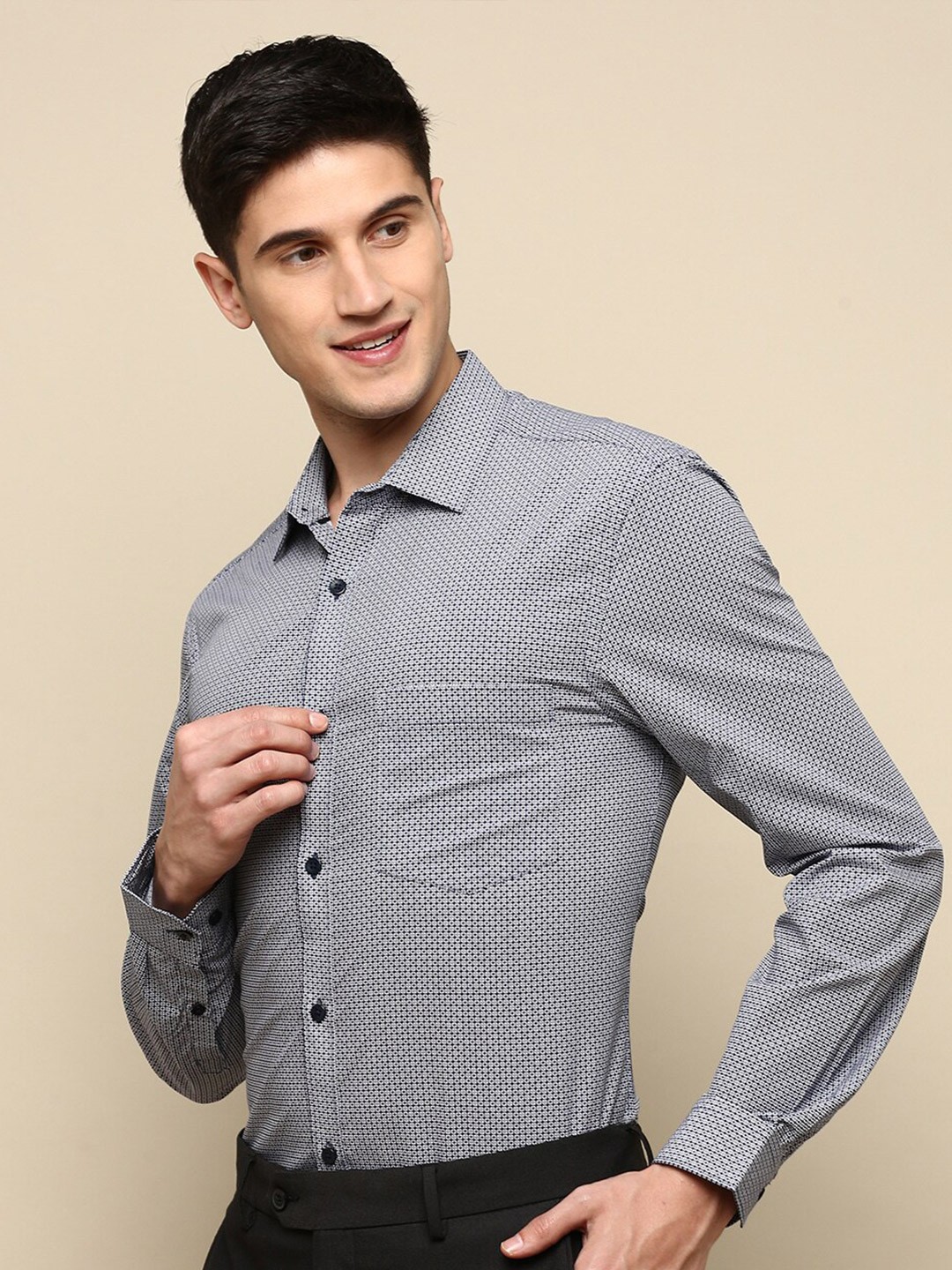 

INVICTUS Standard Slim Fit Micro Ditsy Printed Long Sleeves Cotton Formal Shirt, Navy blue
