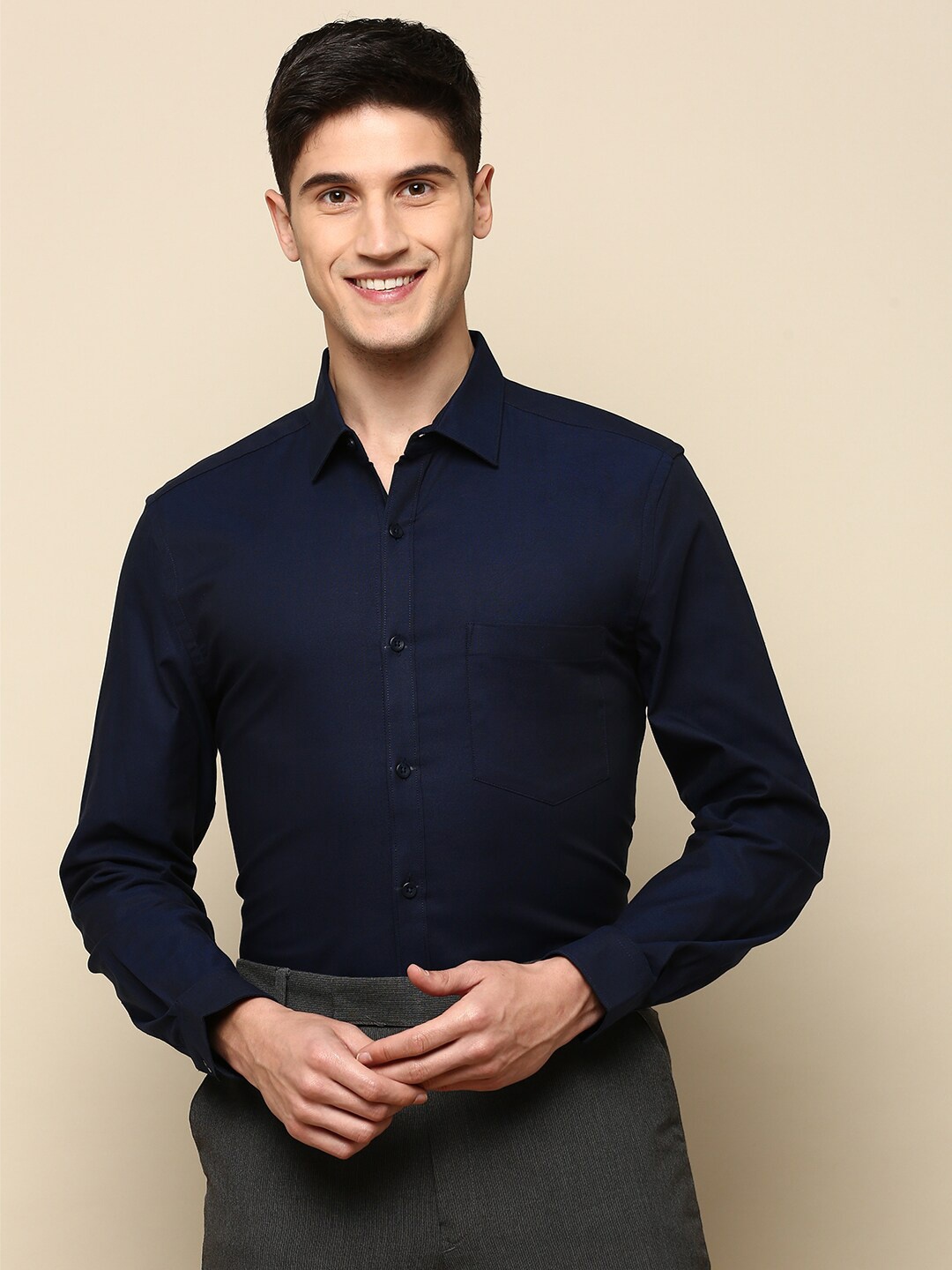 

INVICTUS Standard Slim Fit Cotton Formal Shirt, Navy blue