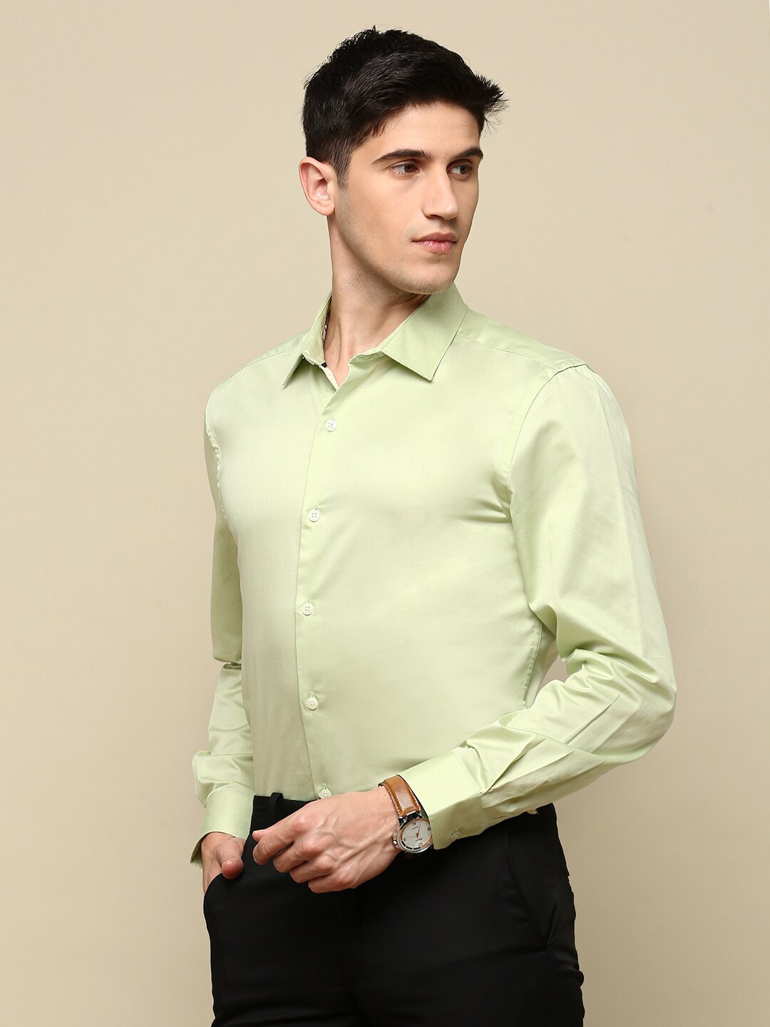 

INVICTUS Standard Cotton Spread Collar Slim Fit Opaque Formal Shirt, Green