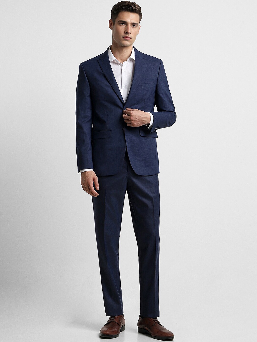 

Peter England Elite Slim Fit Single-Breasted Two-Piece Suit, Navy blue