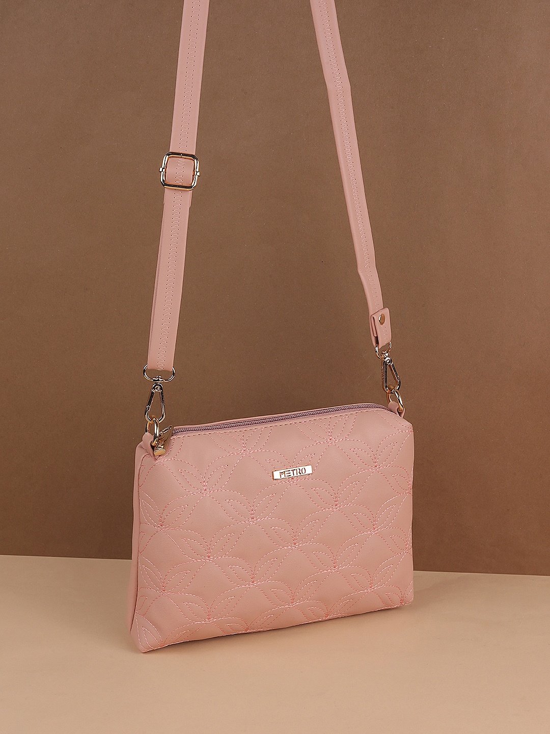 

Metro Structured Shoulder Bag, Pink