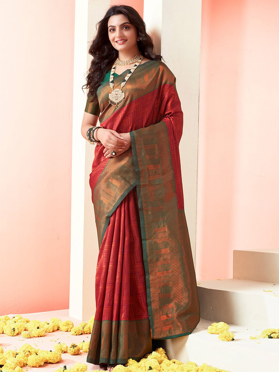 

Mitera Ethnic Motifs Woven Design Zari Art Silk Banarasi Saree, Red