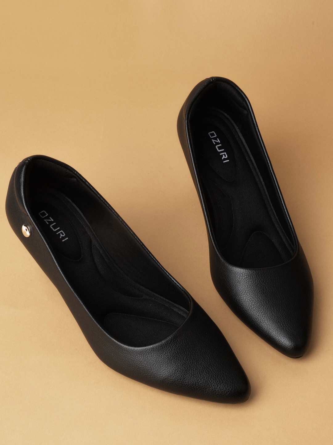 

Ozuri Textured Leather Pointed Toe Kitten Pumps, Black