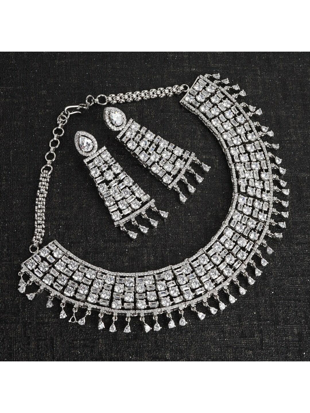 

AURAA TRENDS Rhodium-Plated AD-Studded Jewellery Set, Silver