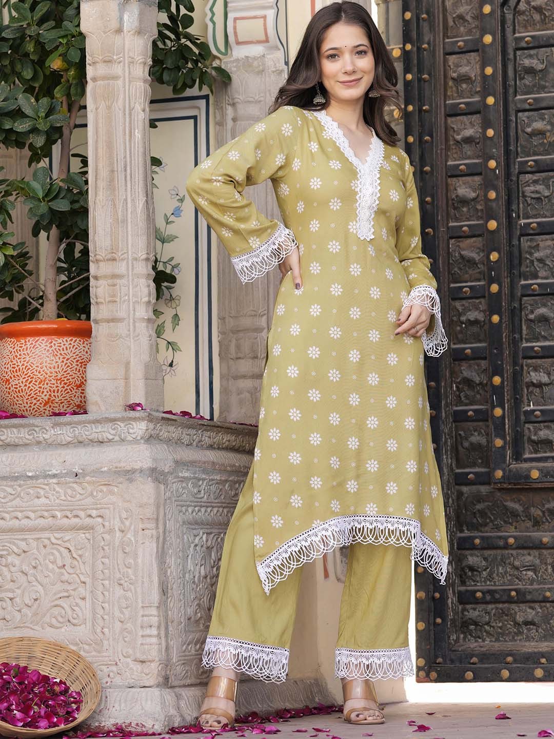 

Chandbaali Floral Printed Regular Lace Work Kurta with Trousers, Green