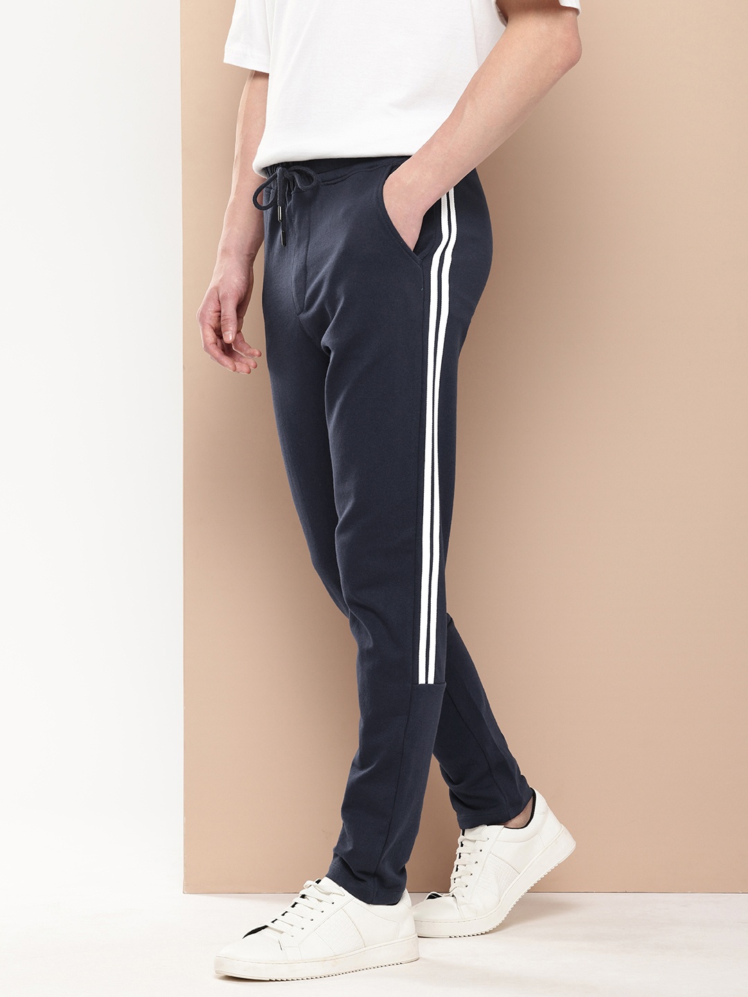 

INVICTUS Men Side Striped Track Pants, Navy blue