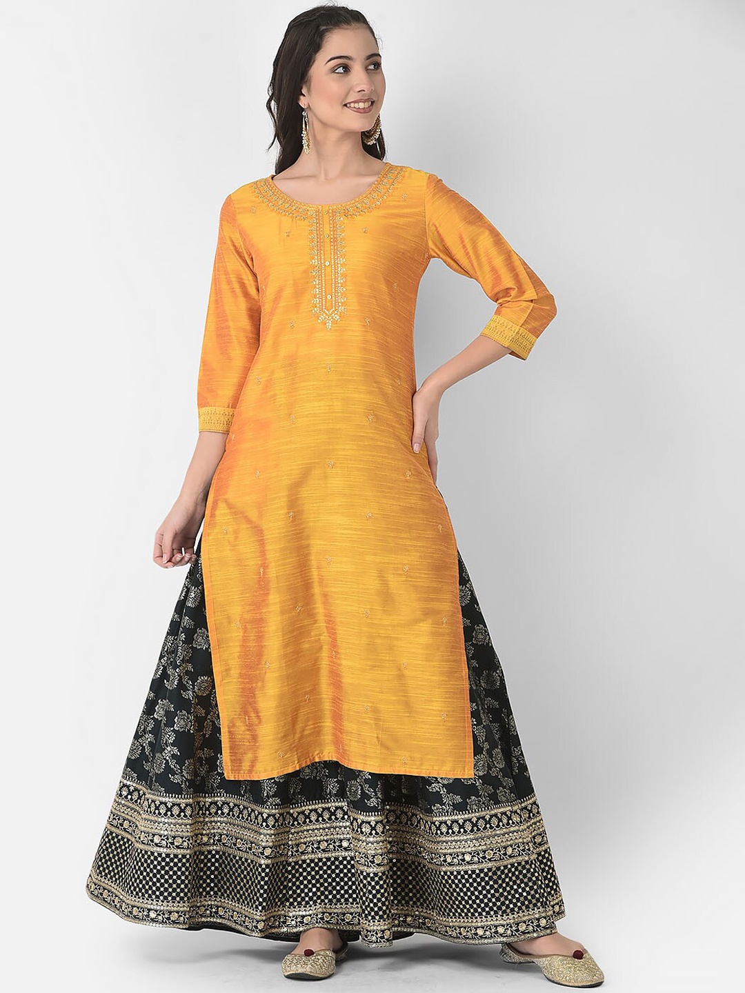 

Span Floral Embroidered Round Neck Cotton Silk Straight Kurta, Yellow