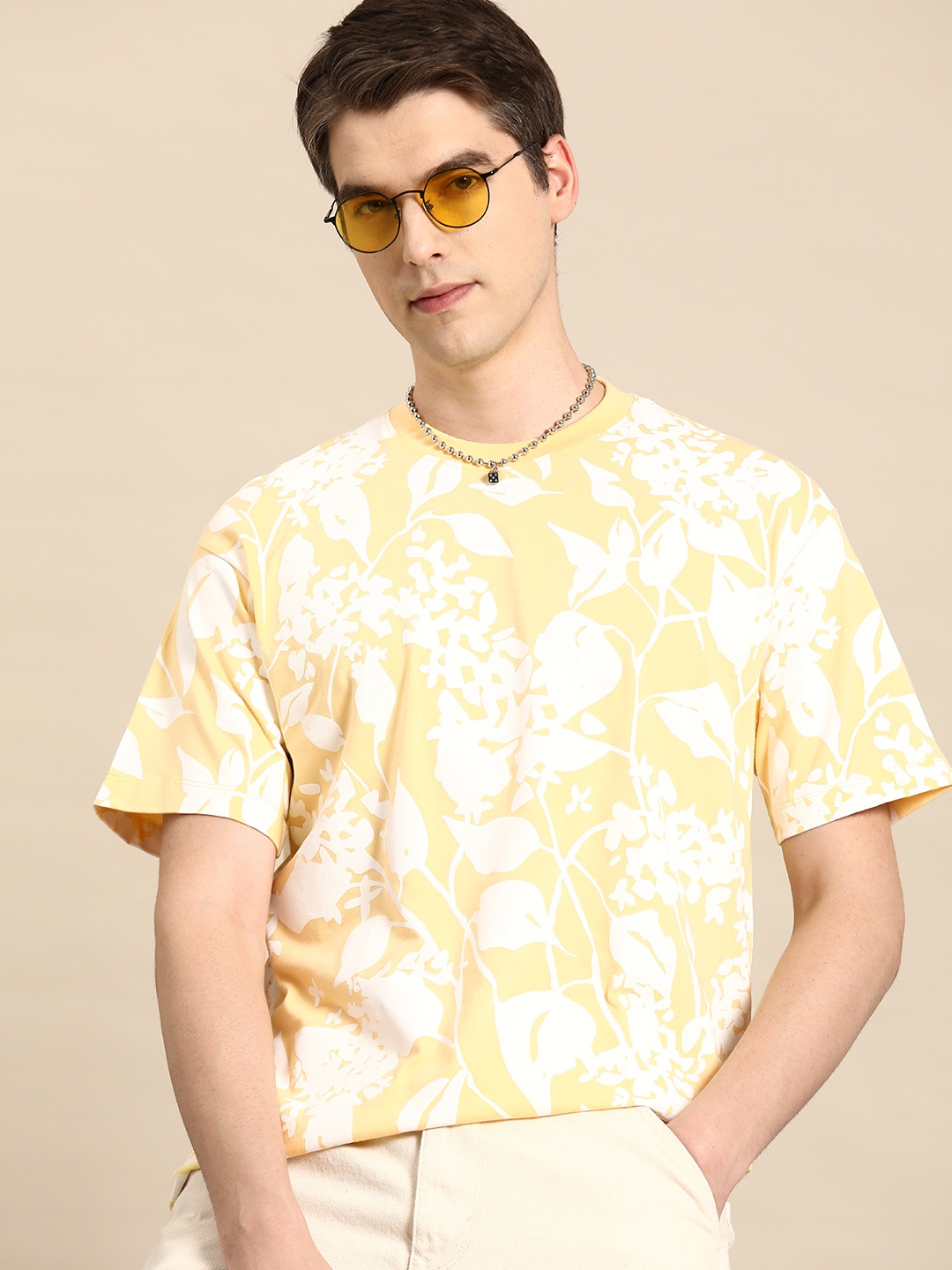 

Mast & Harbour Floral Print Drop-Shoulder Sleeves Relaxed T-shirt, Yellow