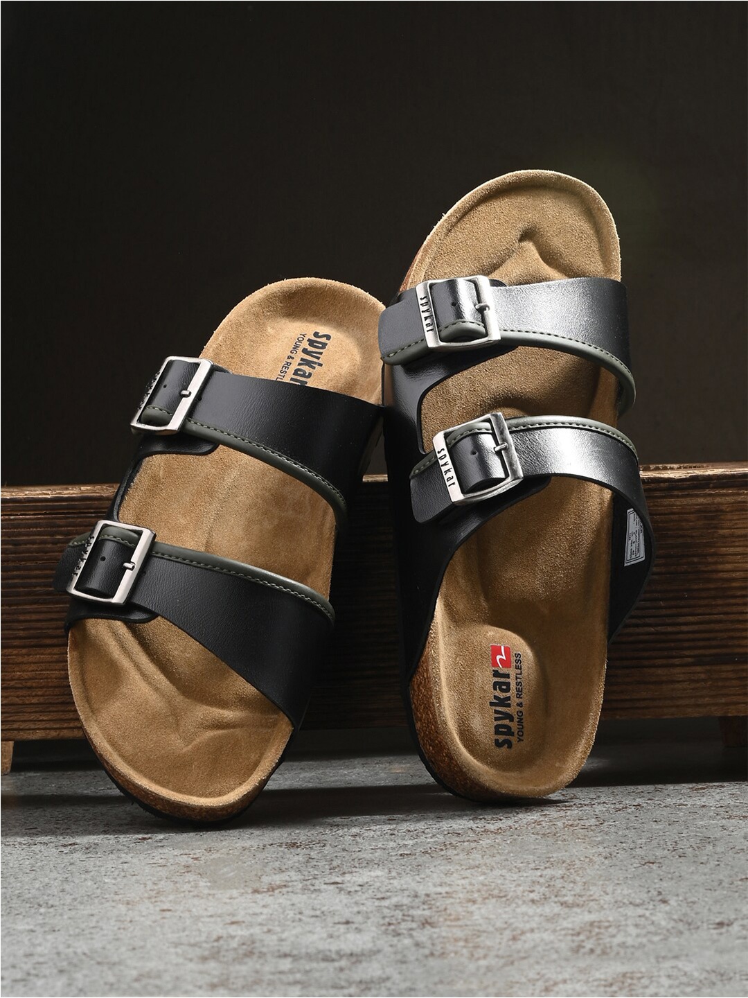 

SPYKAR Men Buckle Detail Sliders, Black