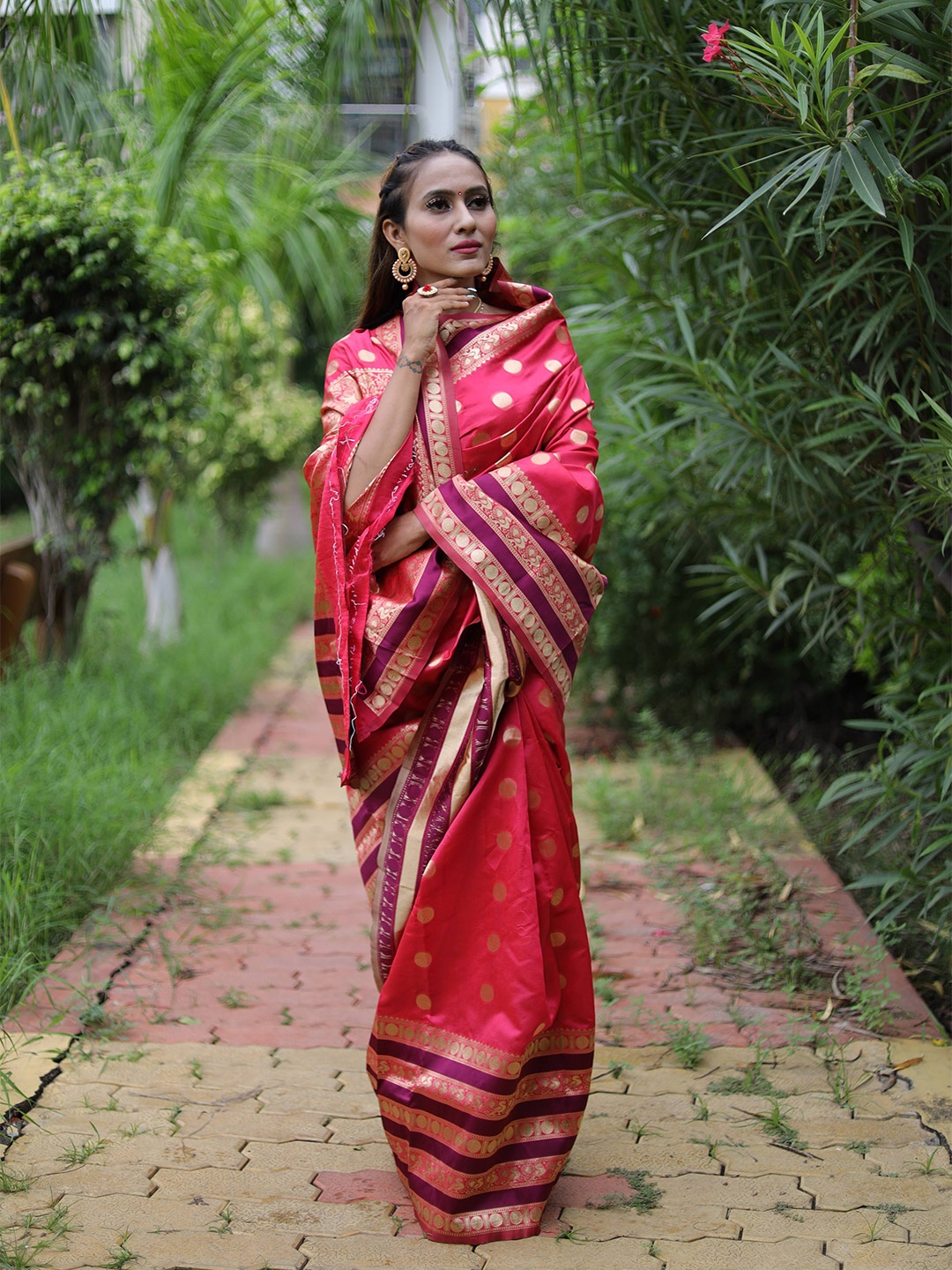 

NIWAA Woven Design Zari Banarasi Saree, Pink