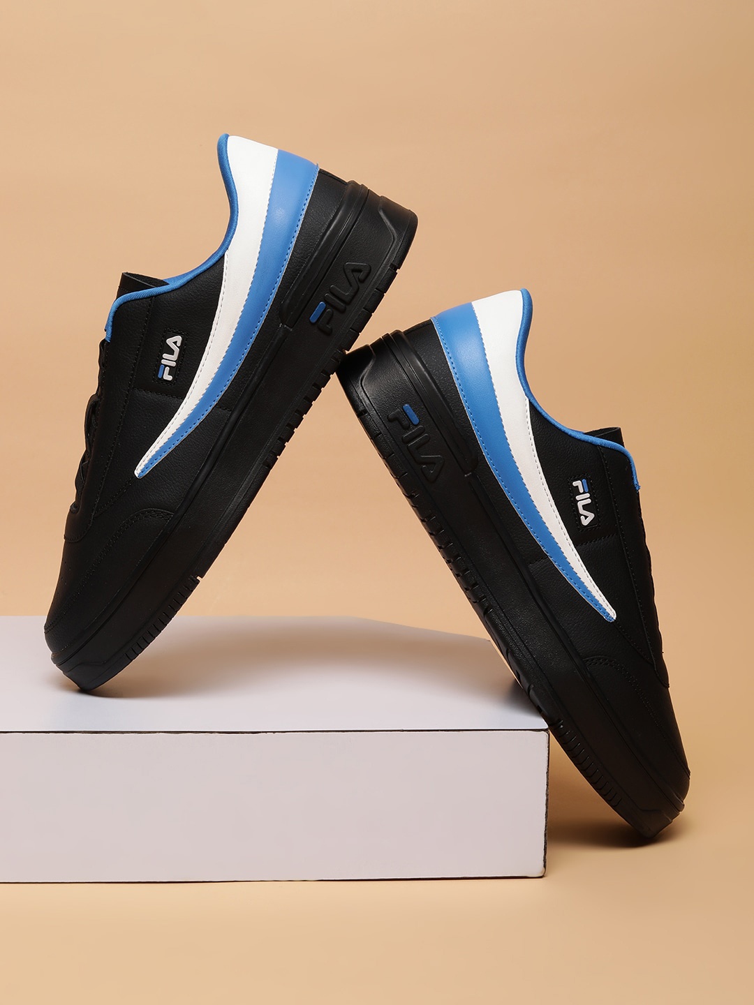 

FILA Men Colourblocked Lace Up Sneakers, Black