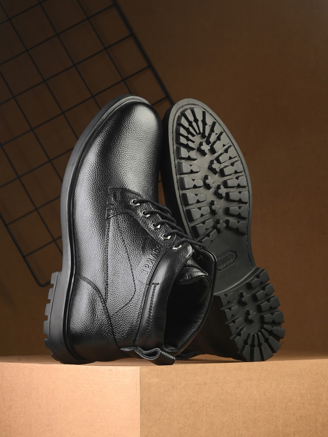 

SPYKAR Men Textured Regular Boots, Black