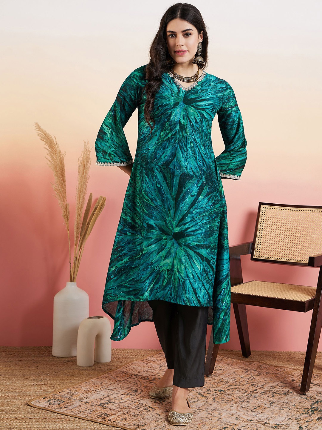 

MASSTANI BY INDDUS Abstract Dyed High-Low Flared Sleeves Kurta, Green