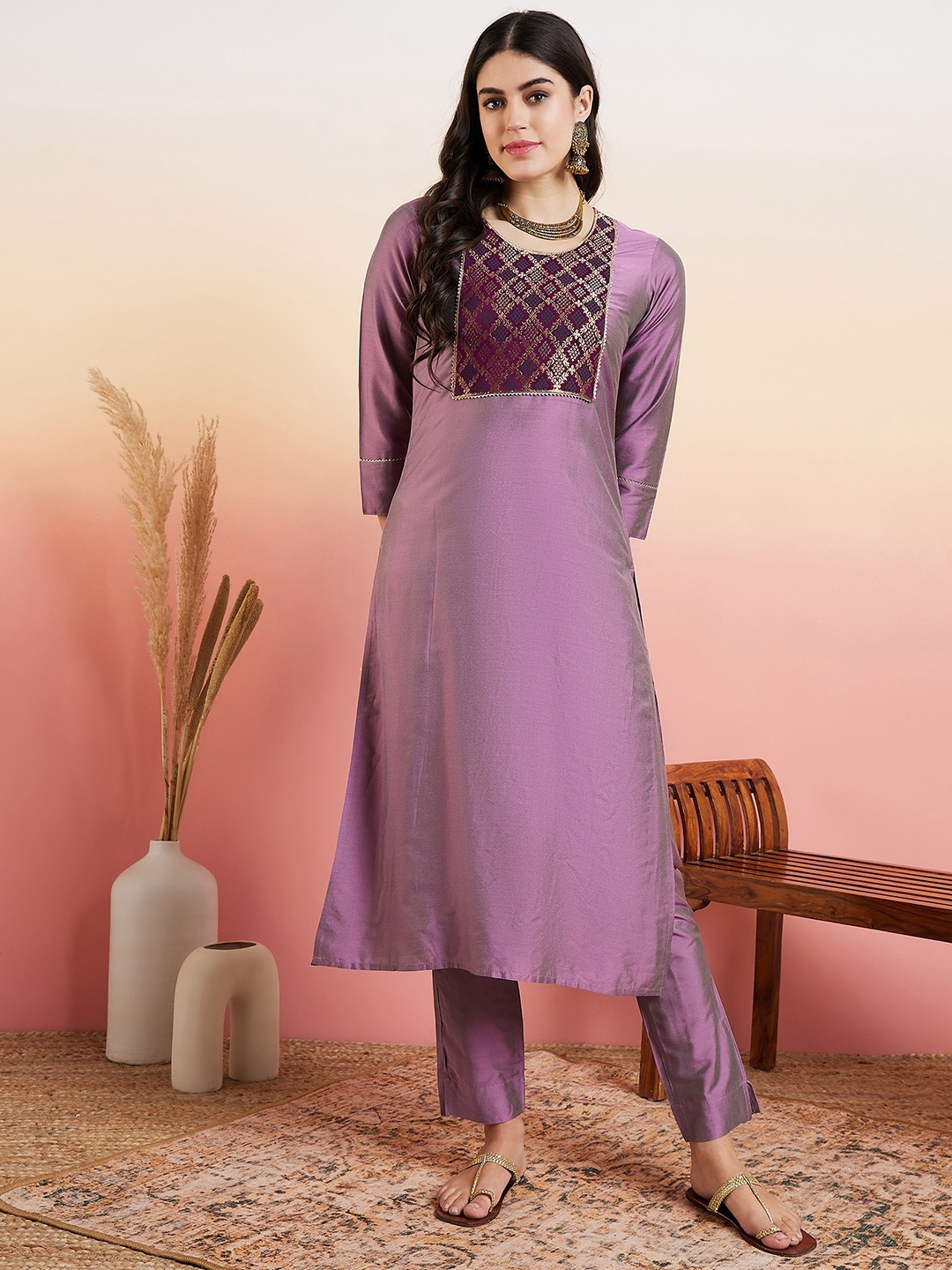 

MASSTANI BY INDDUS Geometric Yoke Design Regular Gotta Patti Kurta With Trousers, Lavender