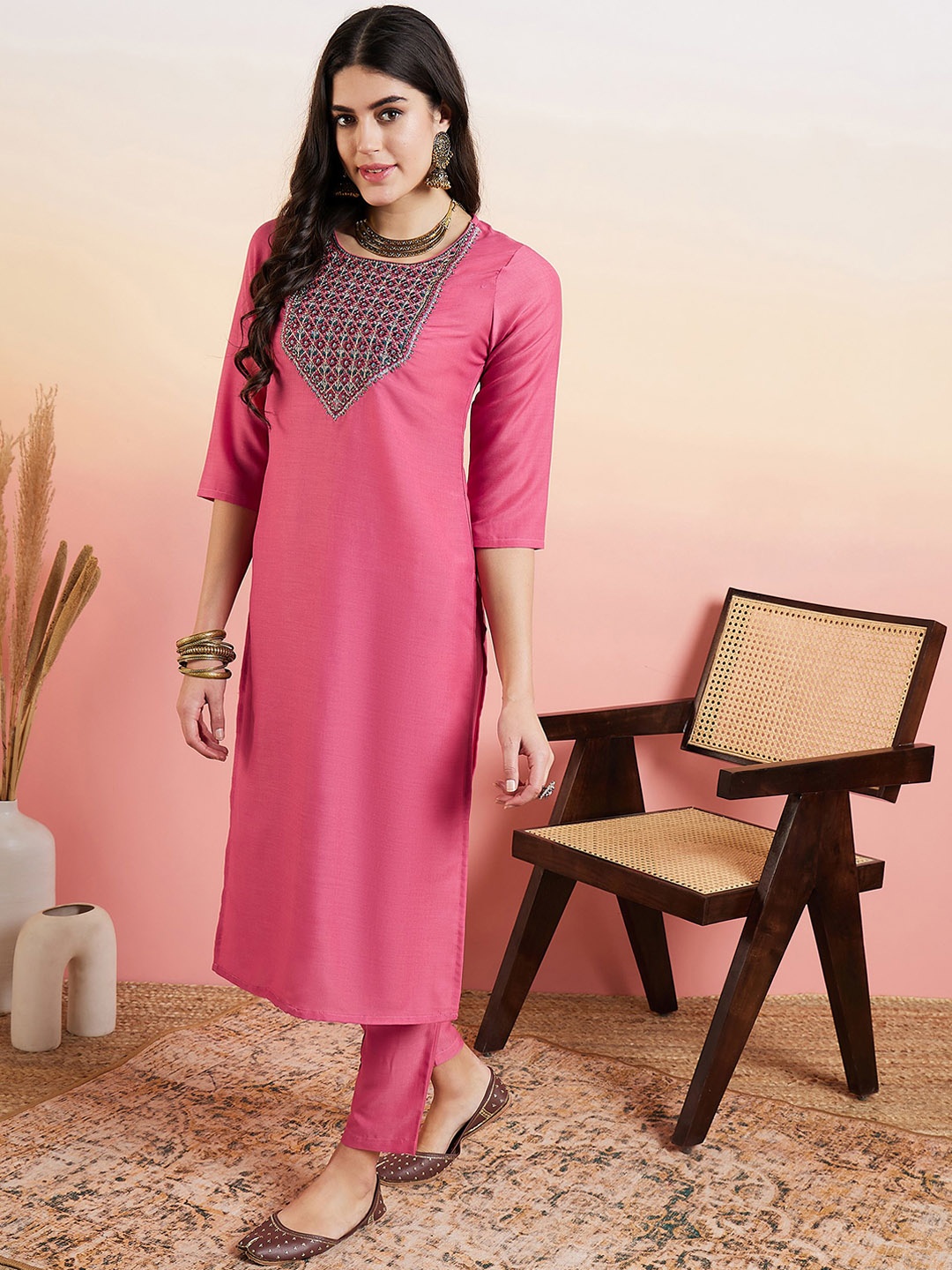 

MASSTANI BY INDDUS Ethnic Motifs Embroidered Regular Kurta with Trousers, Pink