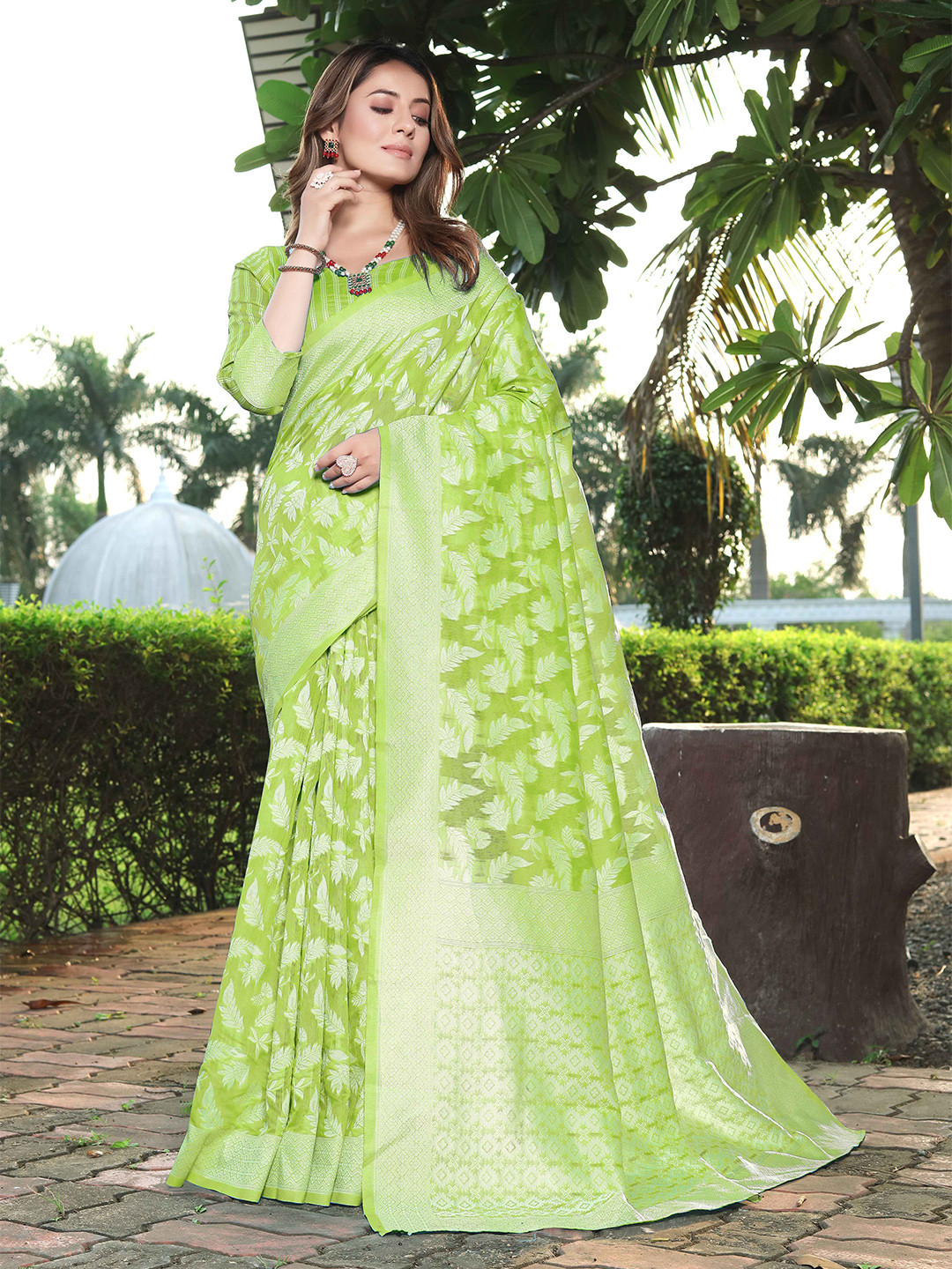 

MORLY Floral Woven Design Zari Kanjeevaram Saree, Lime green