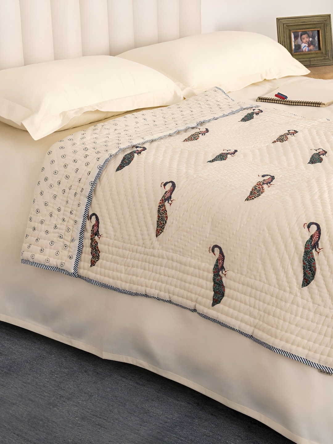 

HOUMN White & Grey Ethnic Motifs AC Room Cotton Single Bed Quilt