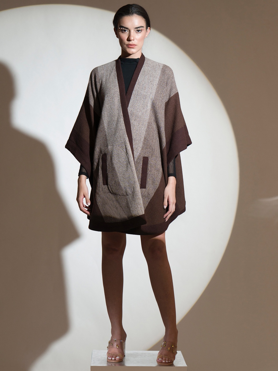 

KHALEEJ Colourblocked V-Neck Woollen Longline Poncho Sweater, Grey