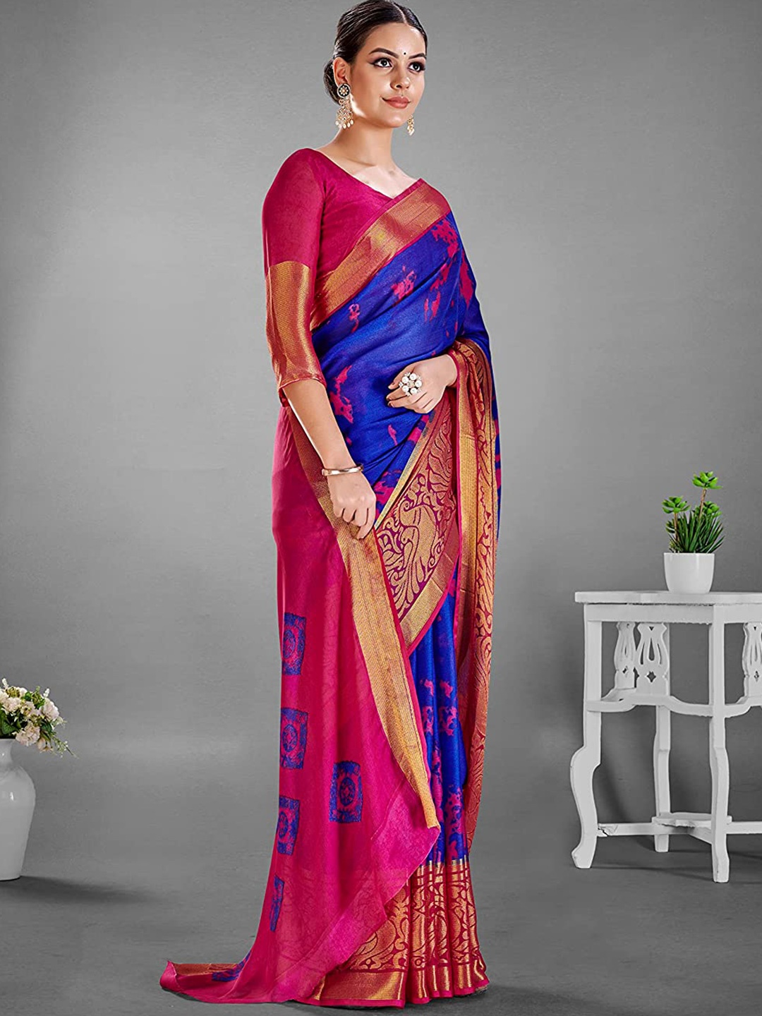 

Mitera Abstract Printed Zari Detail Saree, Blue