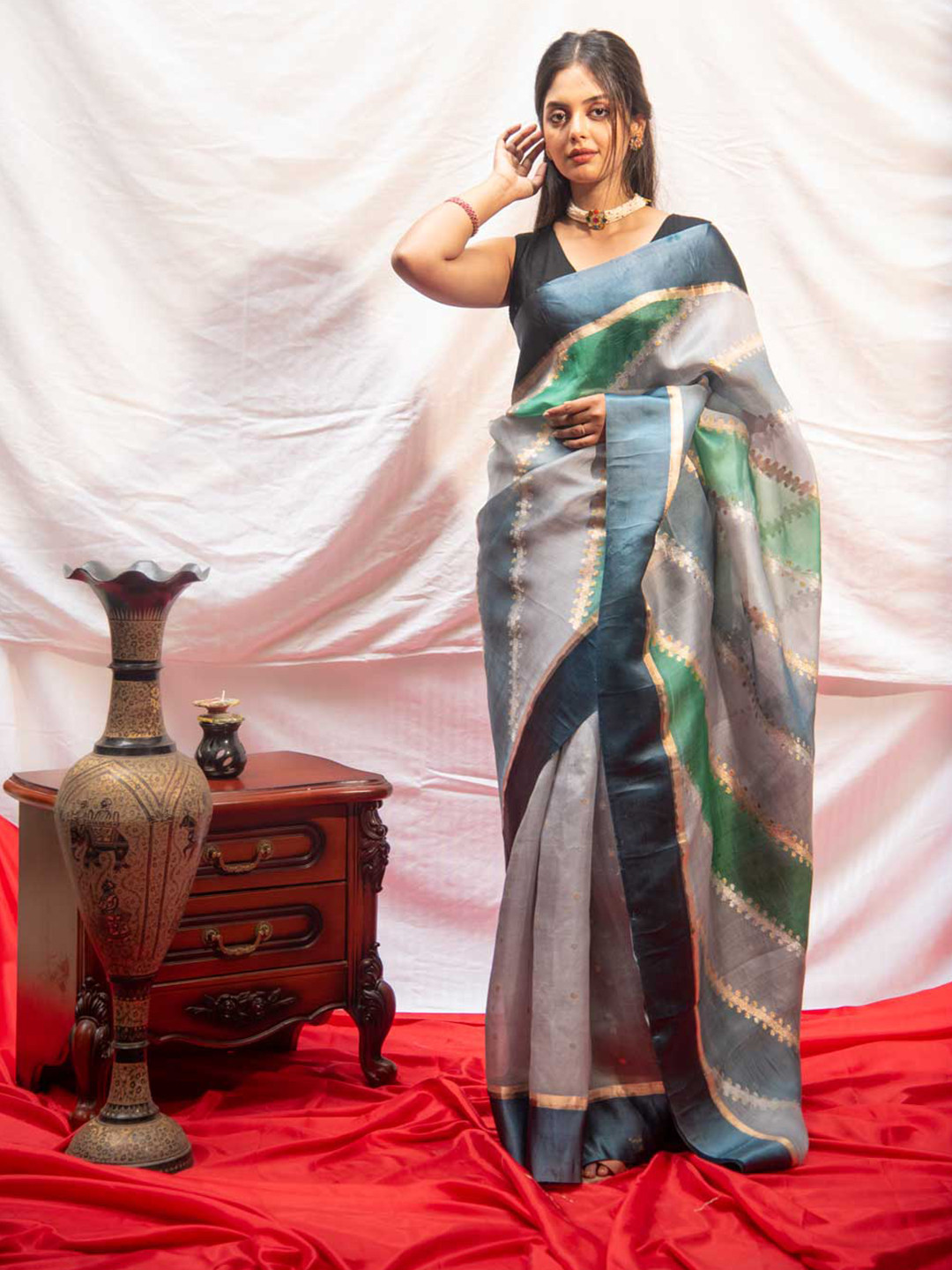 

Rasm by Muskaan Woven Design Zari Organza Banarasi Saree, Grey