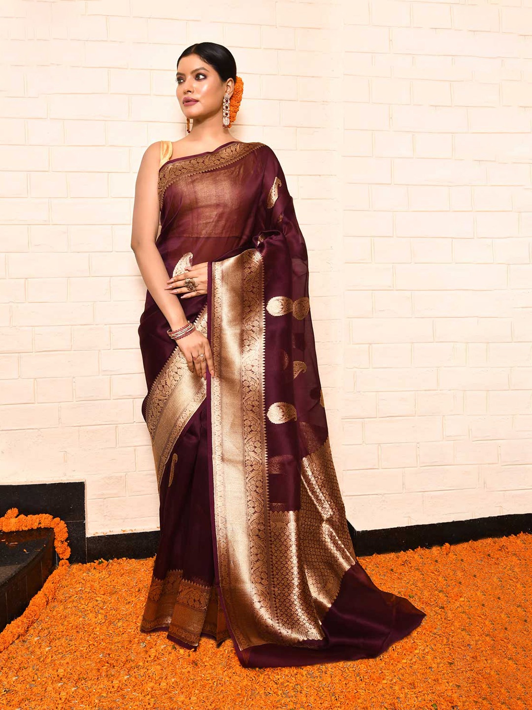 

Rasm by Muskaan Woven Design Zari Organza Banarasi Saree, Maroon