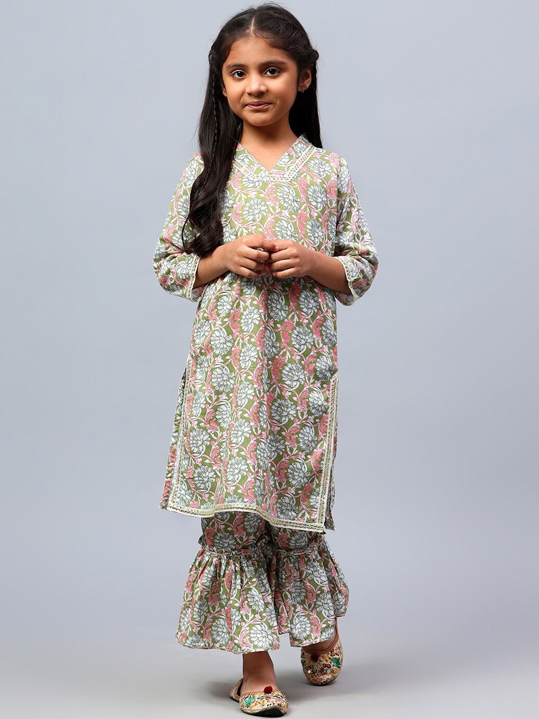 

BAESD Girls Floral Printed V-Neck Three-Quarter Sleeves Pure Cotton Kurta Set, Green