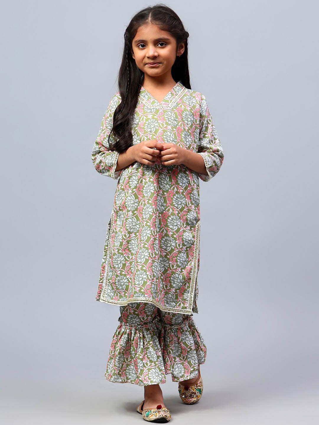 

BAESD Girls Floral Printed V-Neck Three-Quarter Sleeves Pure Cotton Kurta Set, Green
