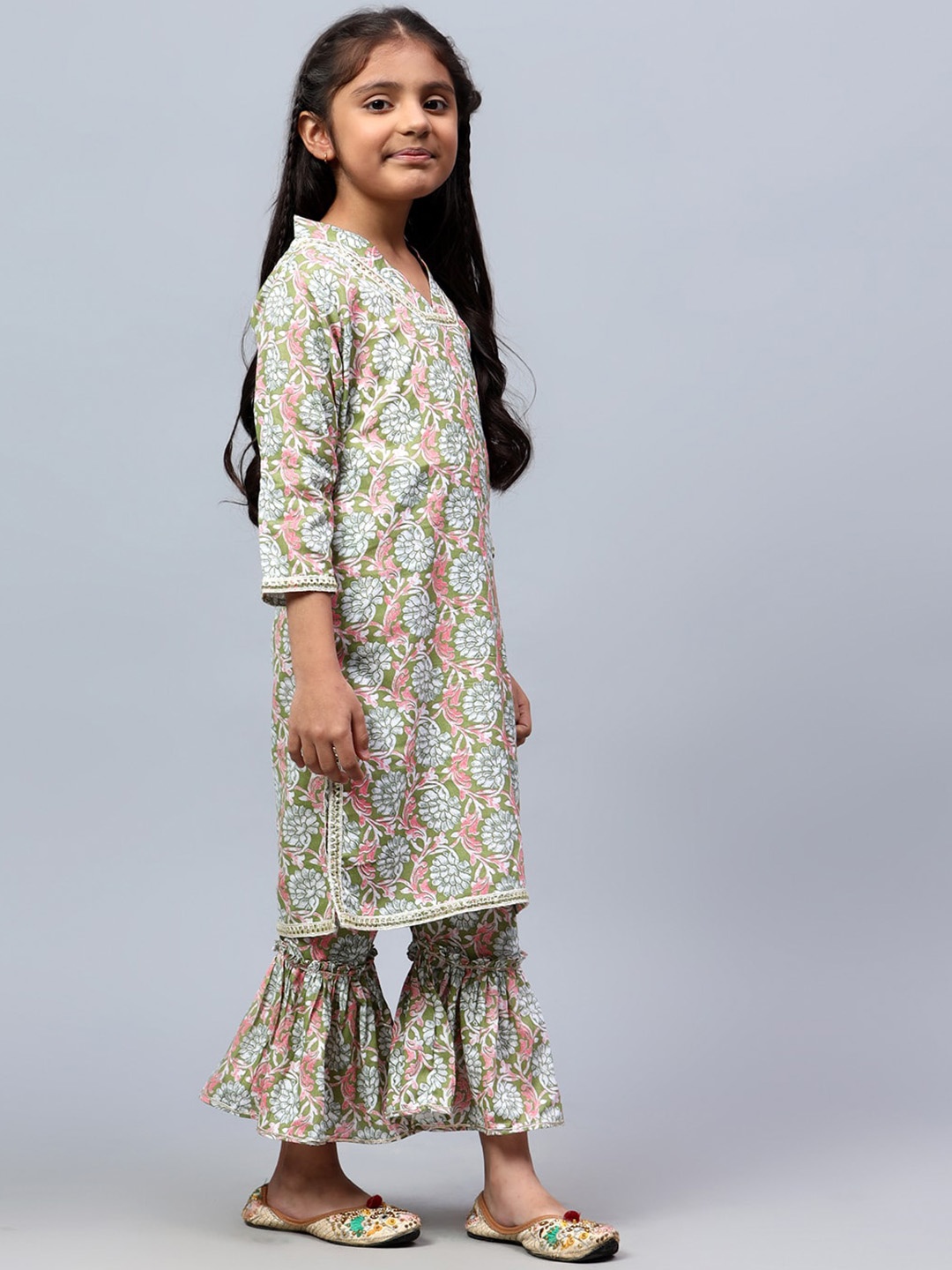 

BAESD Girls Floral Printed V-Neck Three-Quarter Sleeves Pure Cotton Kurta Set, Green