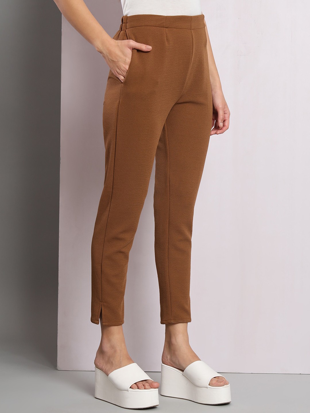 

Q-rious Women Comfort Mid-Rise Cotton Cropped Regular Trousers, Brown