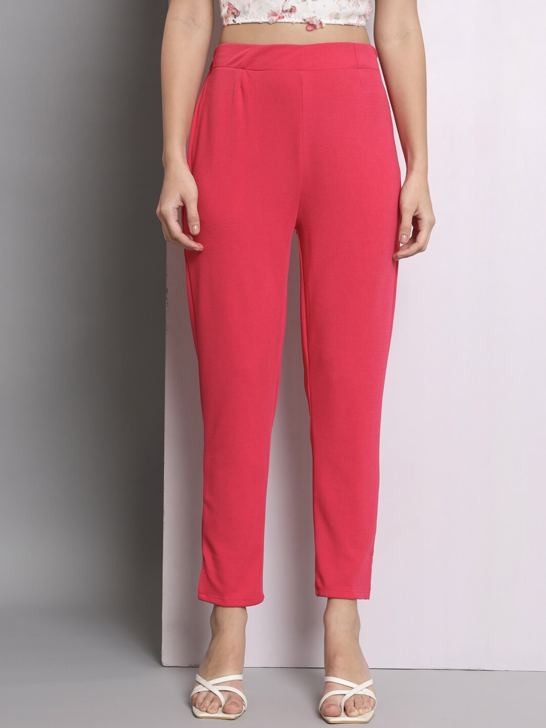

Q-rious Women Comfort Mid-Rise Cotton Cropped Regular Trousers, Peach