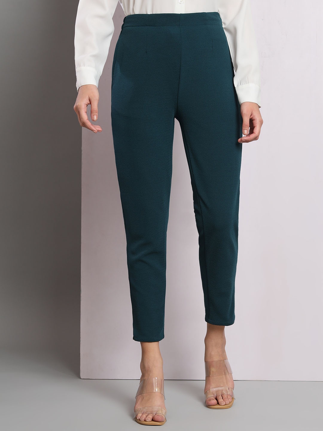 

Q-rious Women Mid-Rise Cropped Trousers, Teal