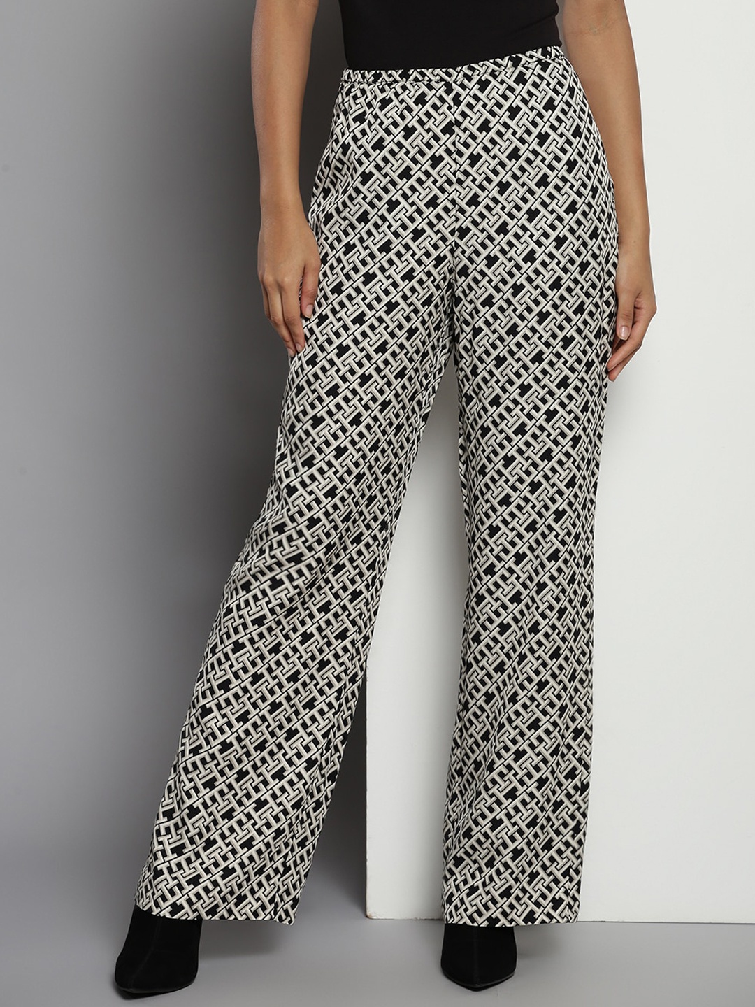

Tommy Hilfiger Women Geometric Printed Parallel Trousers, Black