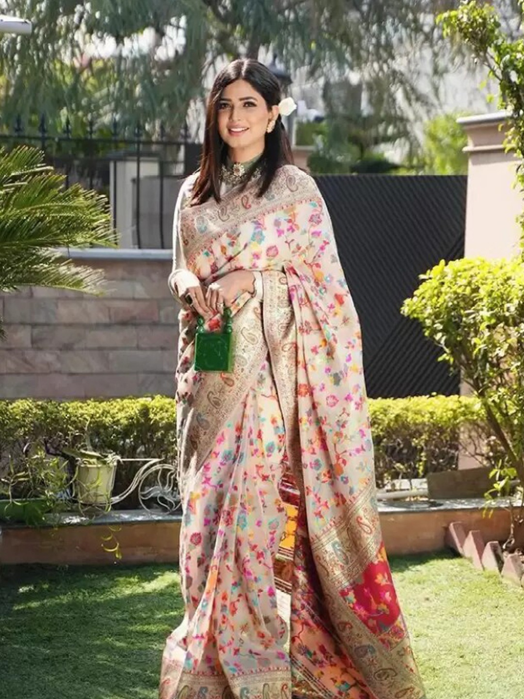 

KanjiQueen Paisley Woven Design Pure Silk Banarasi Saree, Off white