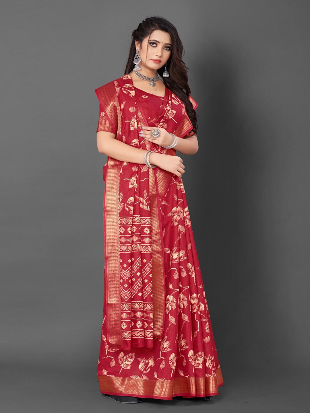 

Mitera Floral Printed Zari Saree, Red