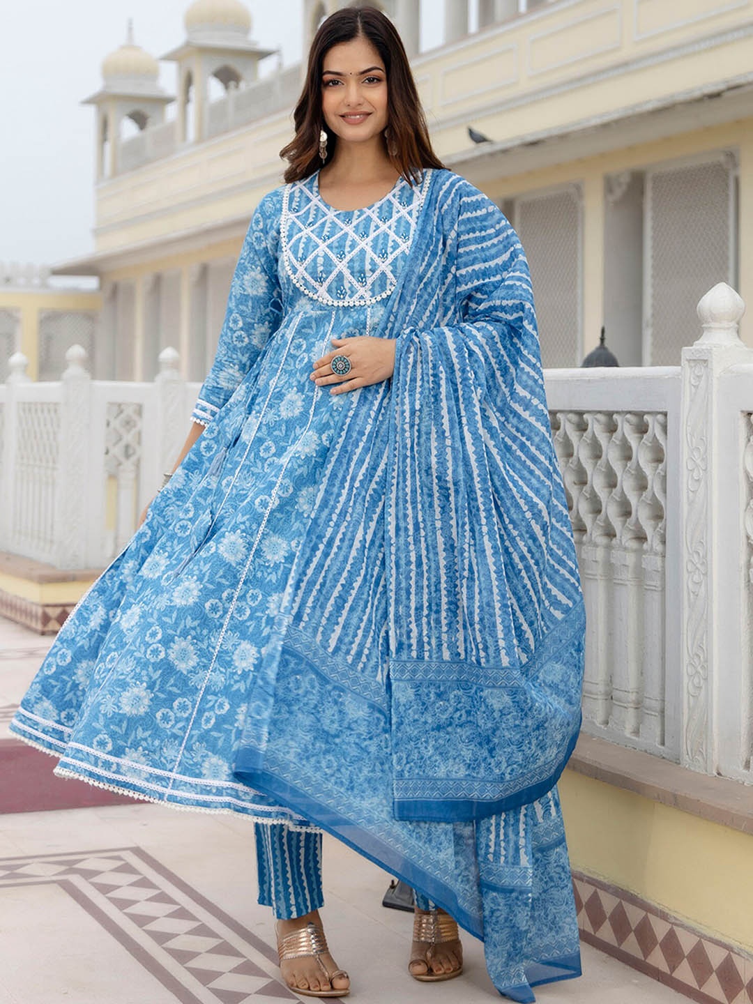 

OMASK Floral Printed Regular Pure Cotton Kurta With Patiala & Dupatta, Blue