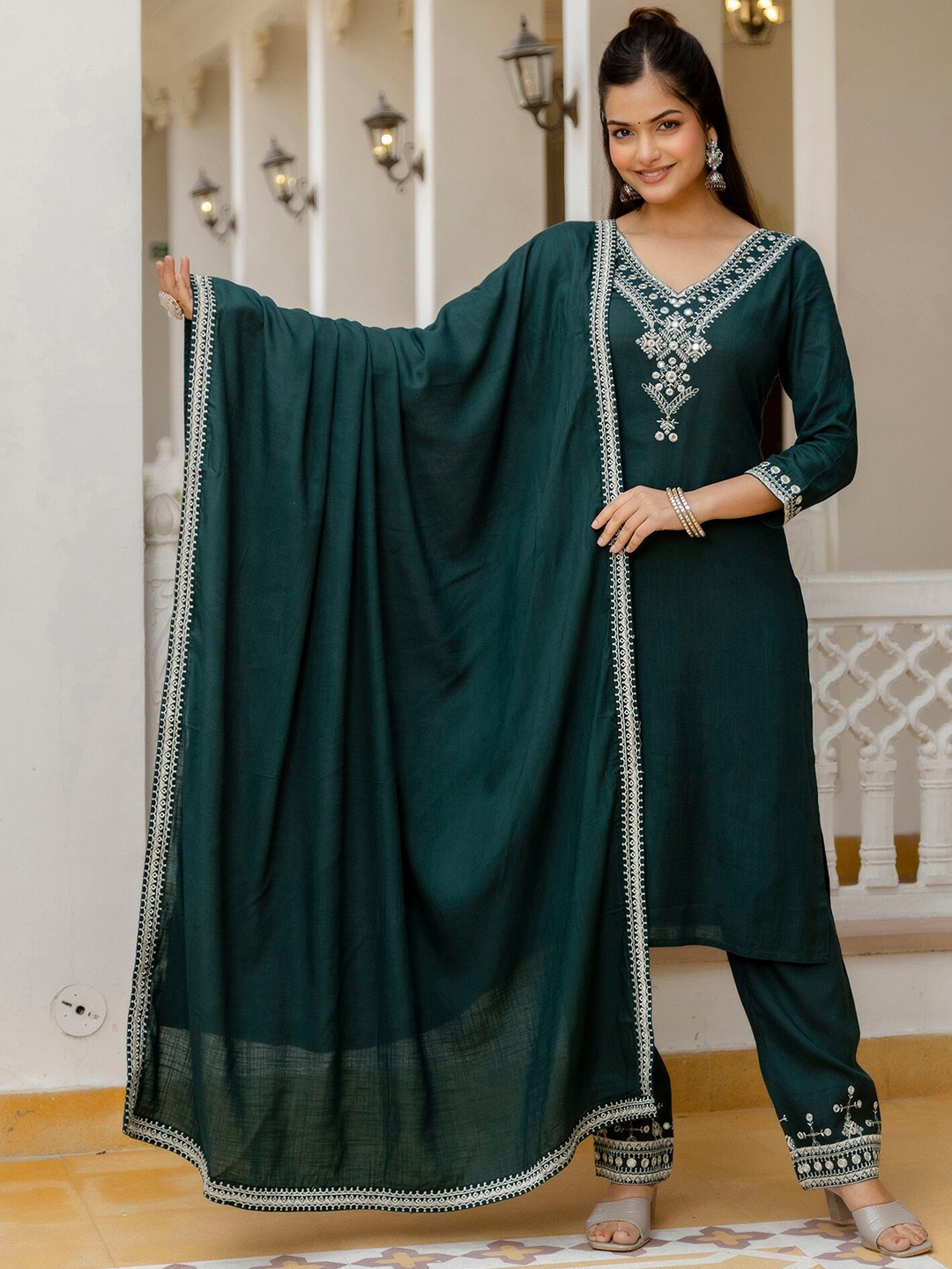 

OMASK Ethnic Motifs Embroidered Regular Mirror Work Kurta with Trousers & With Dupatta, Green