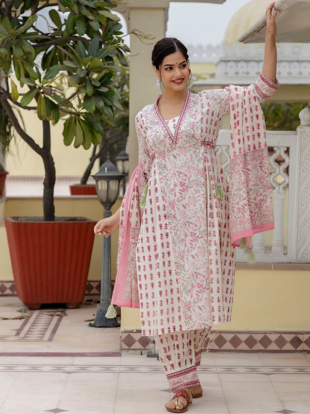 

OMASK Floral Printed Empire Aari Work Pure Cotton Kurta with Patiala & With Dupatta, White