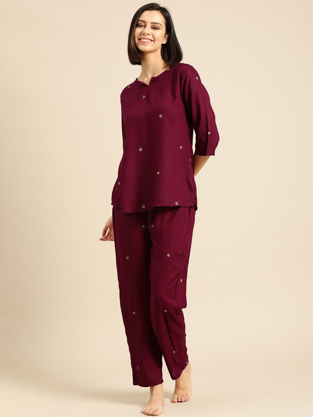 

Ichaa Floral Printed Notched Neck Top With Pyjamas, Maroon