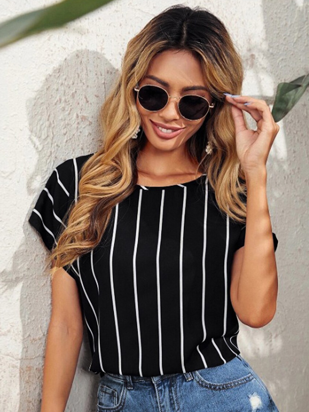 

Selvia Vertical Striped Extended Sleeves Top, Black