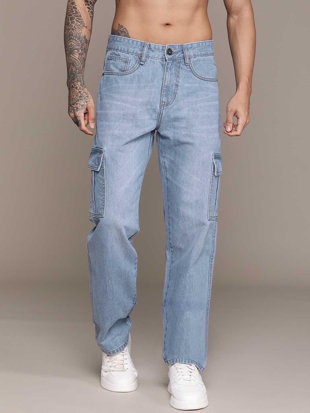 Roadster Men Relaxed Fit Light Fade Stretchable Cargo Jeans, Blue