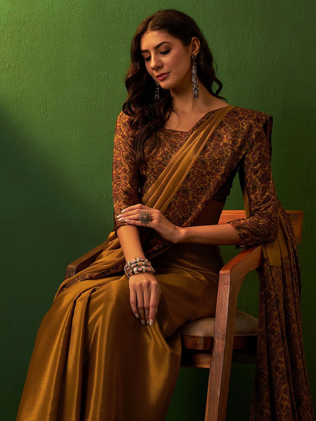 

Sangria Ethnic Floral Printed Border Saree, Mustard