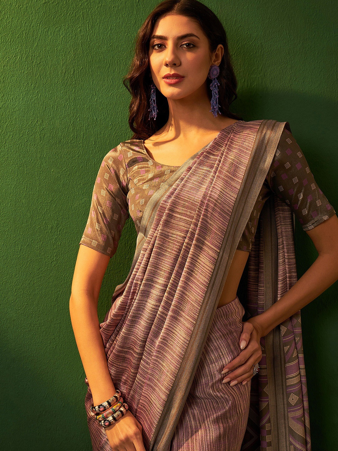 

Sangria Ethnic Striped Printed Saree, Pink