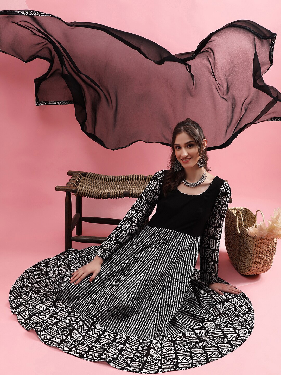 

SKYLEE Ethnic Motifs Printed Regular Kurta with Palazzos & Dupatta, Black