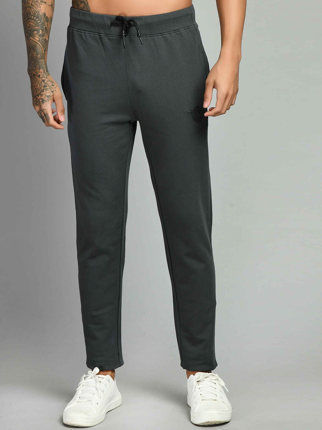 

SQUIREHOOD Men Relaxed-Fit Mid-Rise Cotton Terry Sports Track Pant, Charcoal