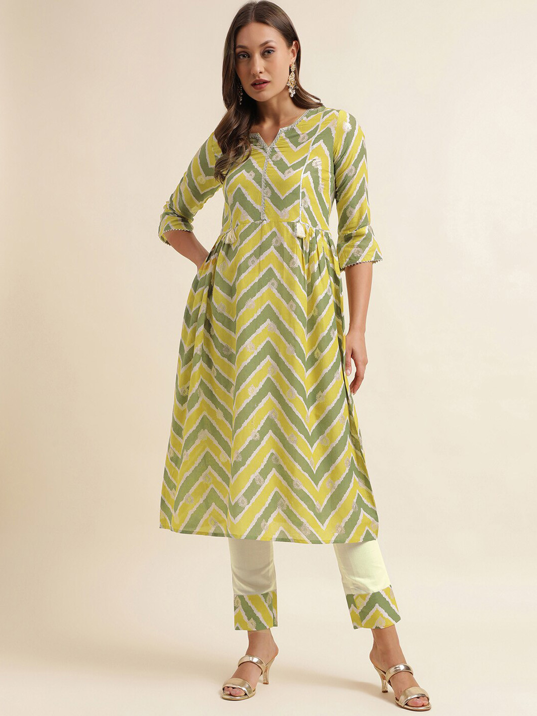 

SKYLEE Printed Pleated Kurta with Trousers, Green