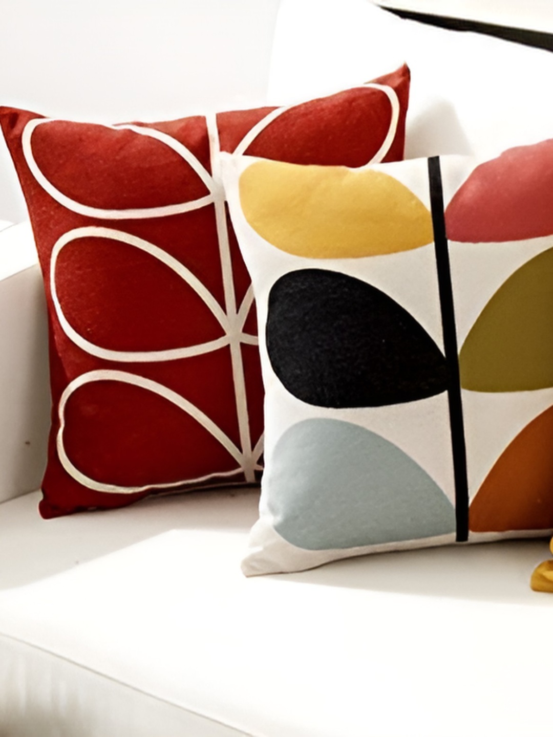 

CASA-NEST White & Black 5 Pieces Floral Printed Cotton Square Cushion Covers
