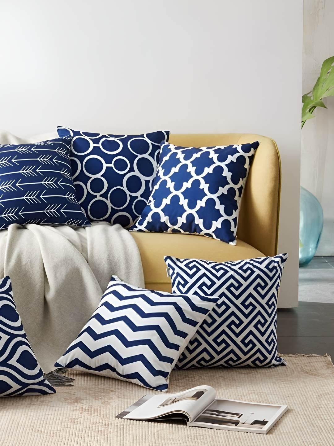 

CASA-NEST Blue & White Geometric Printed Cotton Square Cushion Cover